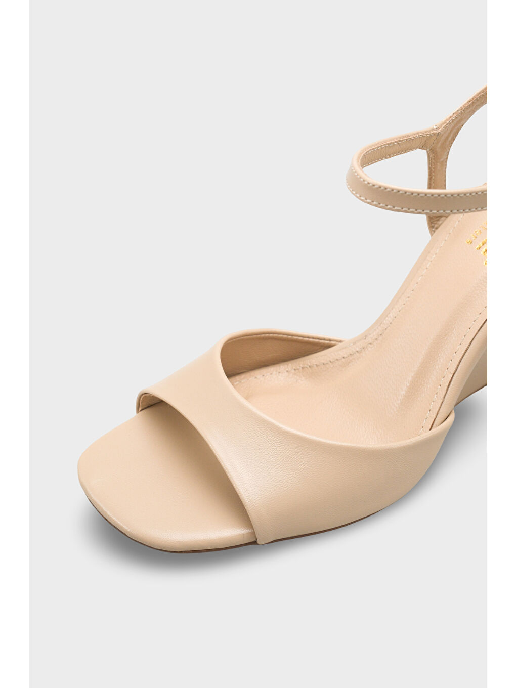 Bej Fanni Hakiki Deri Astarlı Feta Dolgu Topuklu Bilekten Bantlı Kadın Ayakkabı-2