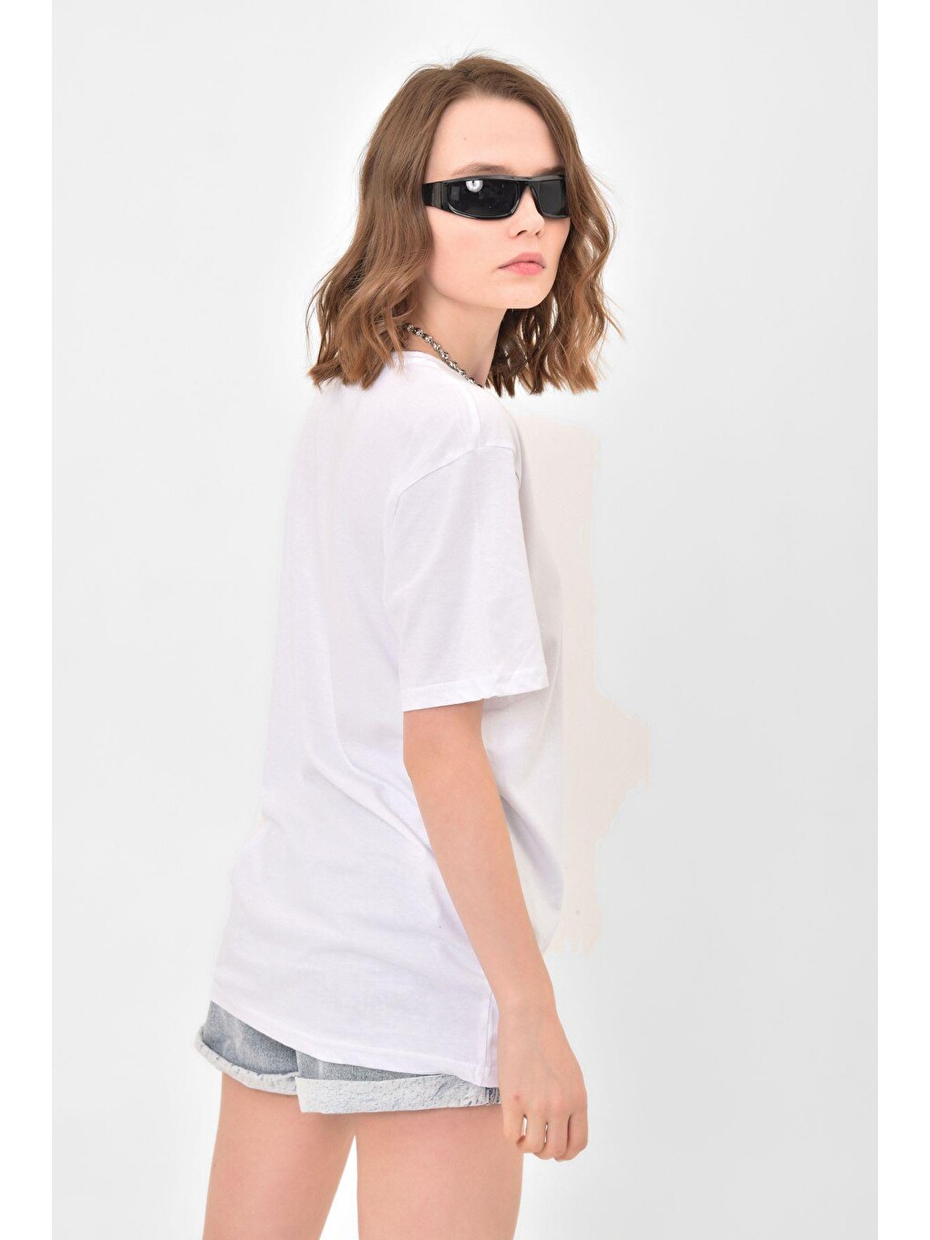 Beyaz Wednesday Baskılı Oversize %100 Pamuk Kadın Tişört-3