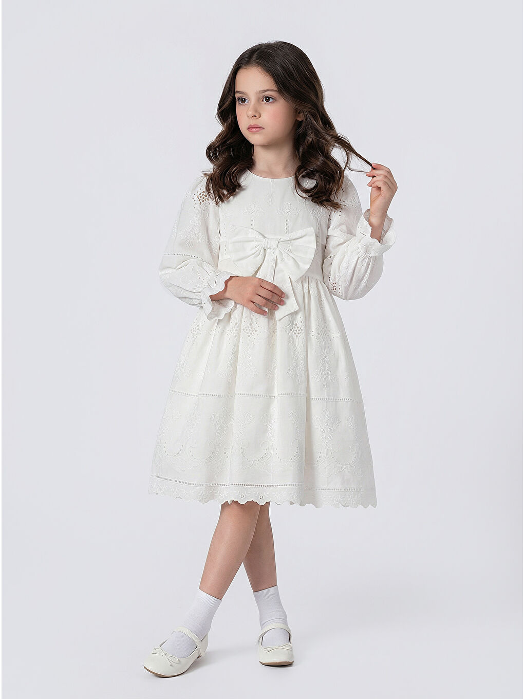 Beyaz Kız Çocuk Uzun Kollu Önü Kurdelalı Fisto Elbise-1