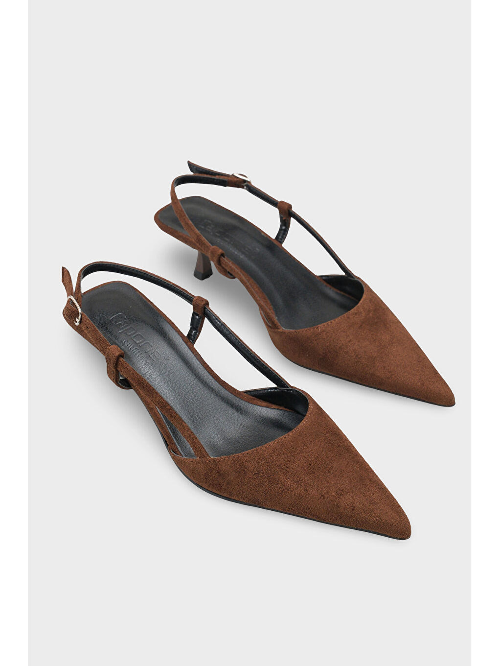 Kahverengi Vitoria Sivri Burunlu Orta Topuklu Arkası Kare Arkadan Bantlı Kadın Ayakkabı-1