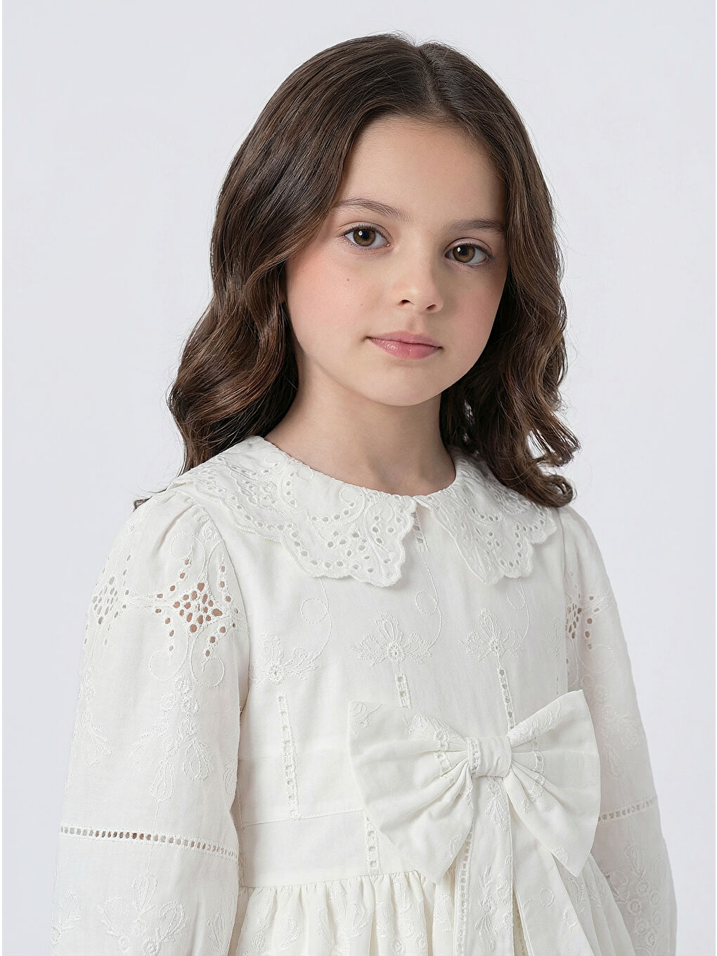 Beyaz Kız Çocuk Uzun Kollu Önü Kurdelalı Fisto Elbise-6