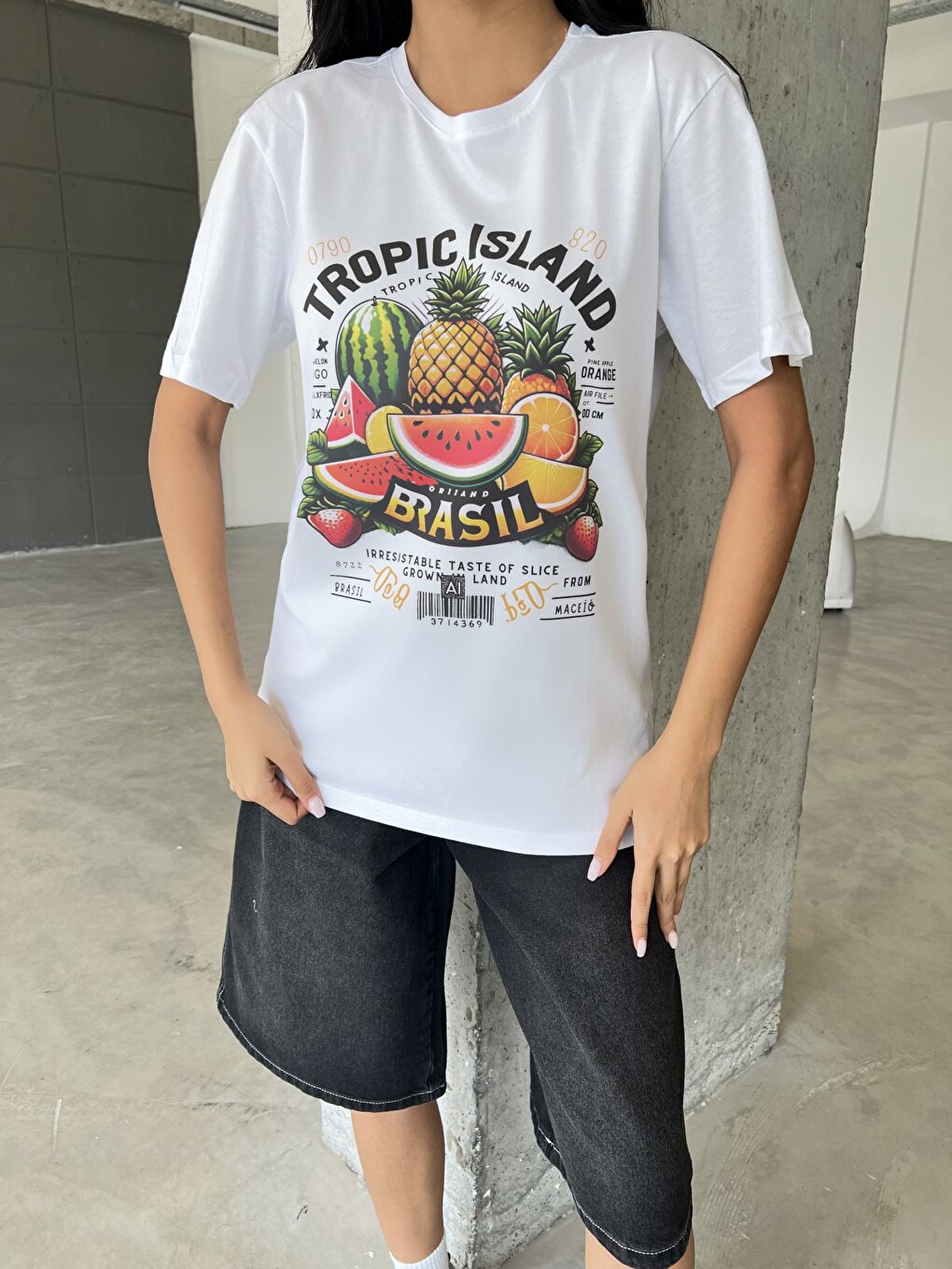 Beyaz Tropic island Baskılı Yapay Zeka Tasarımı Penye Oversize %100 Pamuk Kadın Tişört @BlahxAi-4