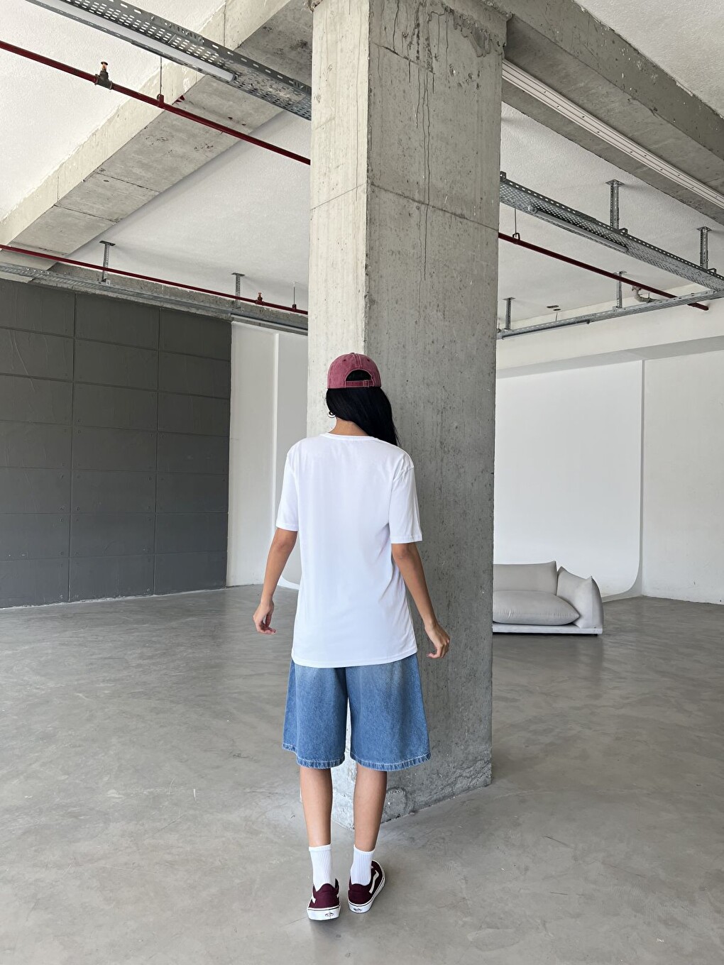 Beyaz Çilek Baskılı Yapay Zeka Tasarımı Ekolojik Penye Oversize %100 Pamuk Kadın Tişört @BlahxAi-1