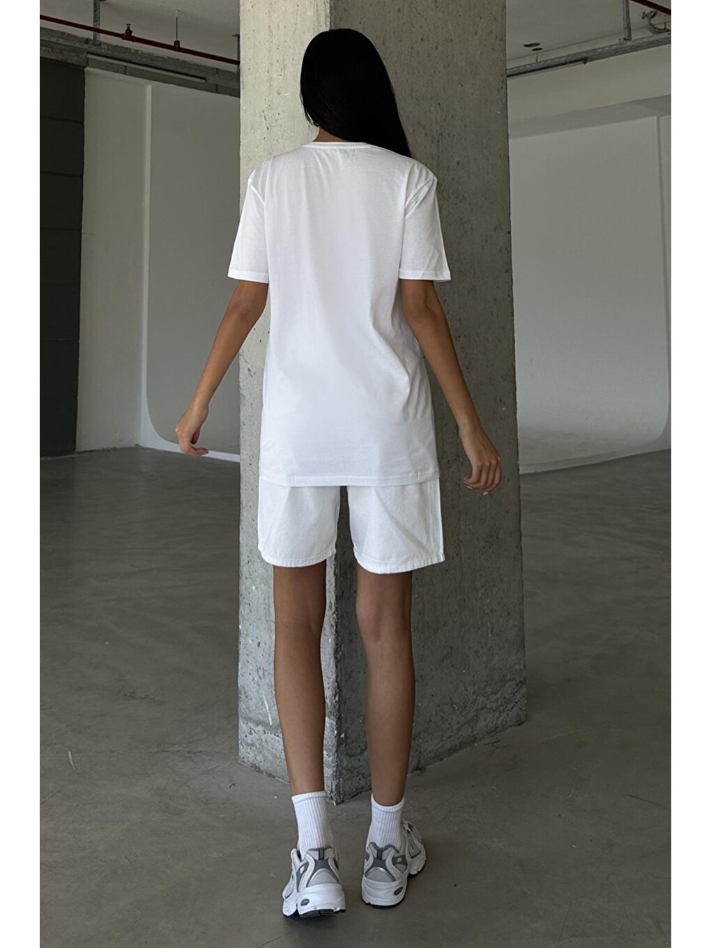 Beyaz Çilek Baskılı Yapay Zeka Tasarımı Ekolojik Penye Oversize %100 Pamuk Kadın Tişört @BlahxAi-4