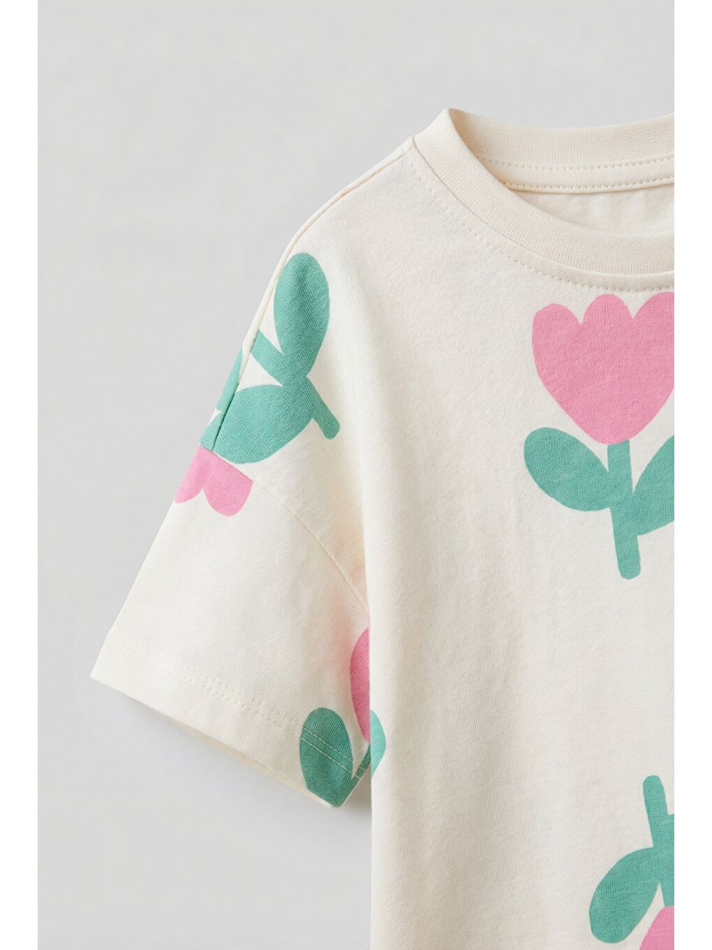 Beyaz Kız Çocuk Pamuklu Ekru Çiçek Desenli Tişört Şort Takım - Cepli-1