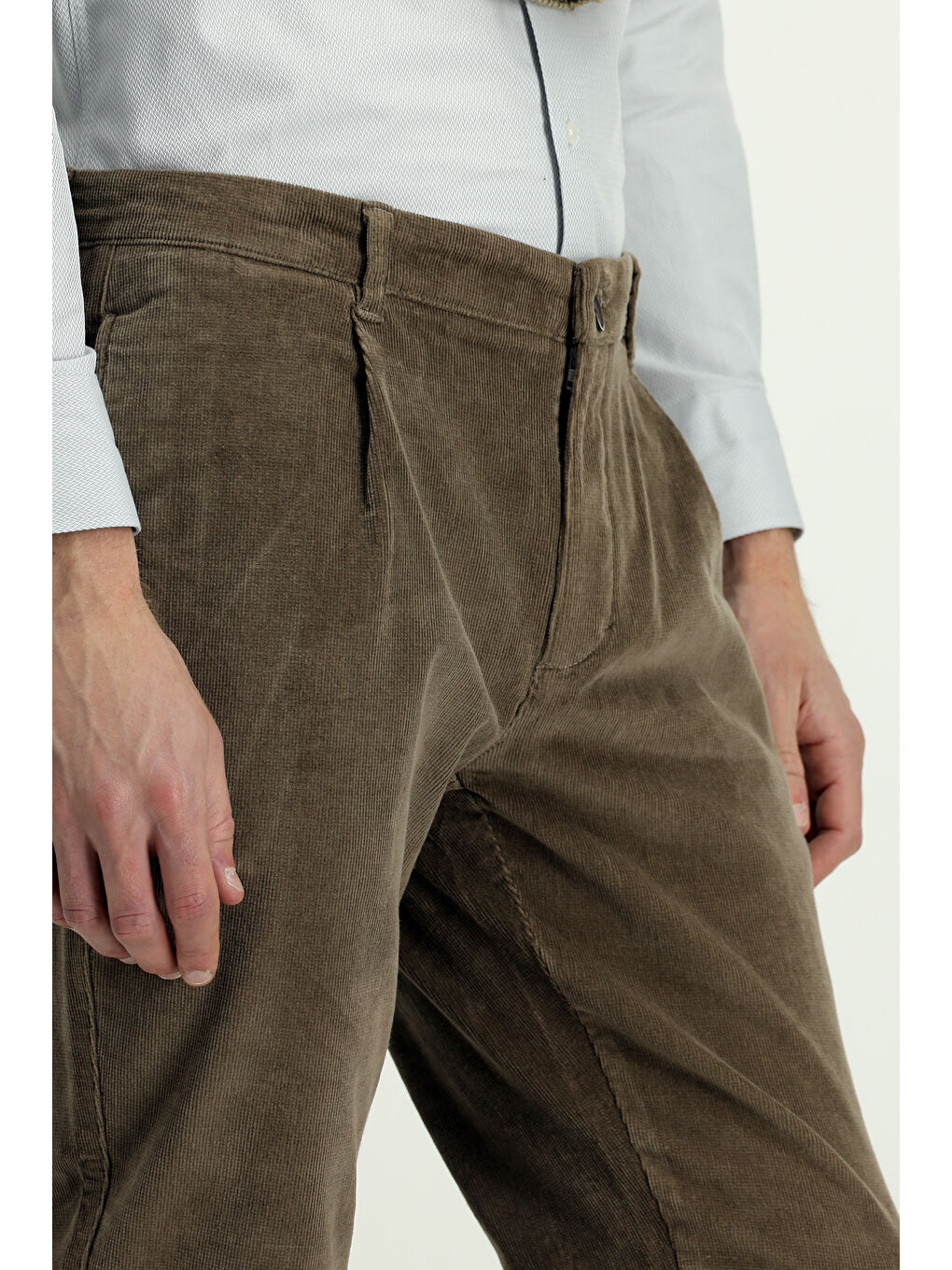 Bej Regular Fit Elastanlı Pileli Kadife Pantolon-4