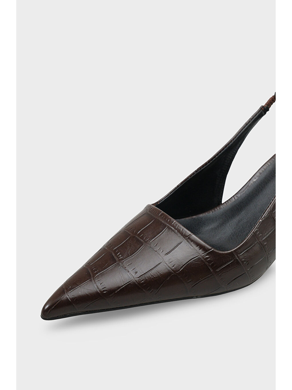 Kahverengi Lynett Sivri Burunlu Orta Topuklu Arkası Kare Arkadan Bantlı Kadın Ayakkabı-2