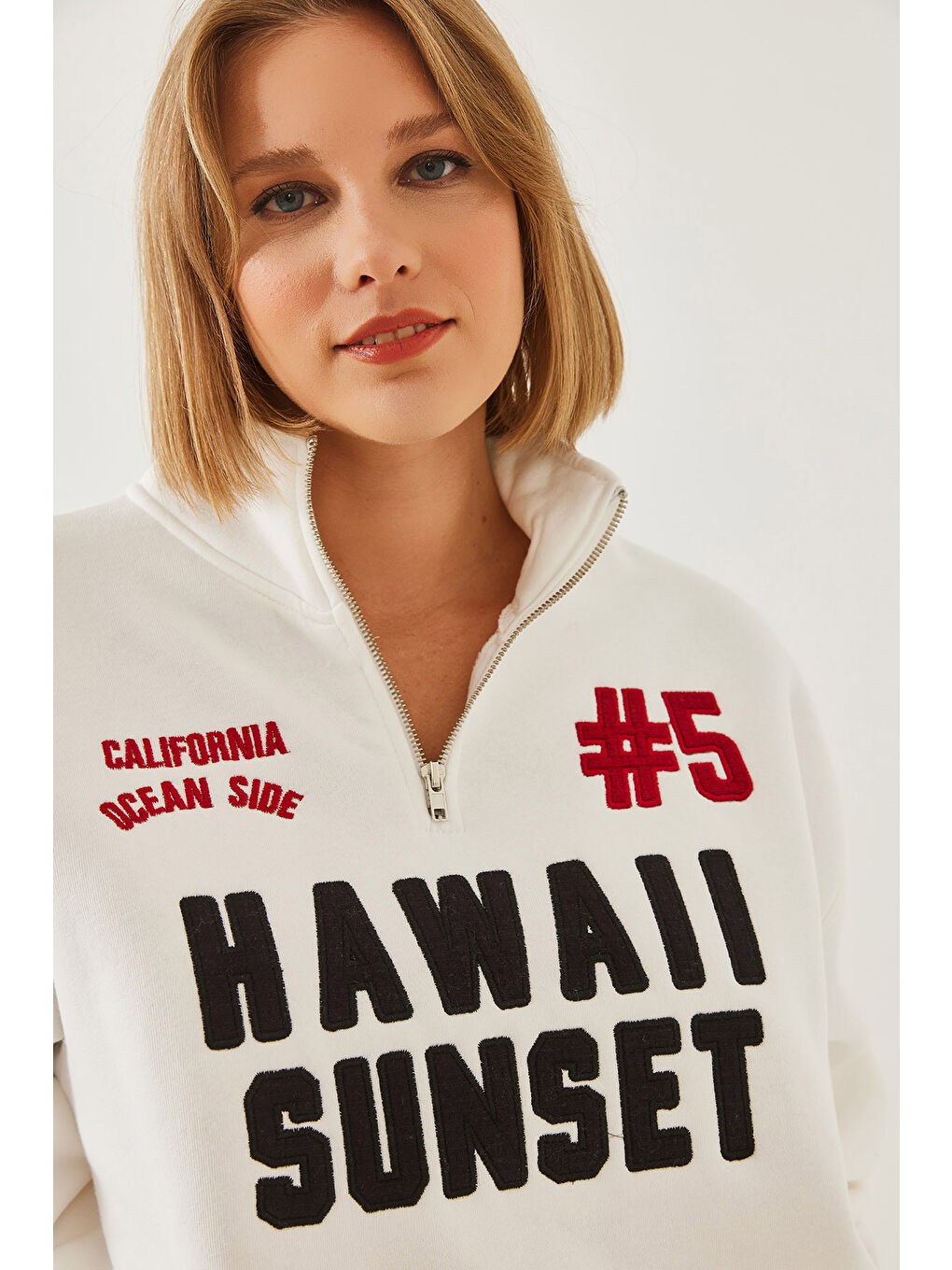 Beyaz Kadın Fermuarlı Üç İplik Şardonlu Sweatshirt-1