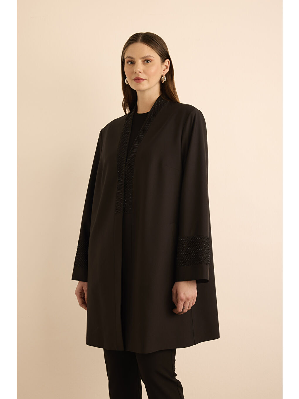 Siyah Taşlı File Detaylı Kap