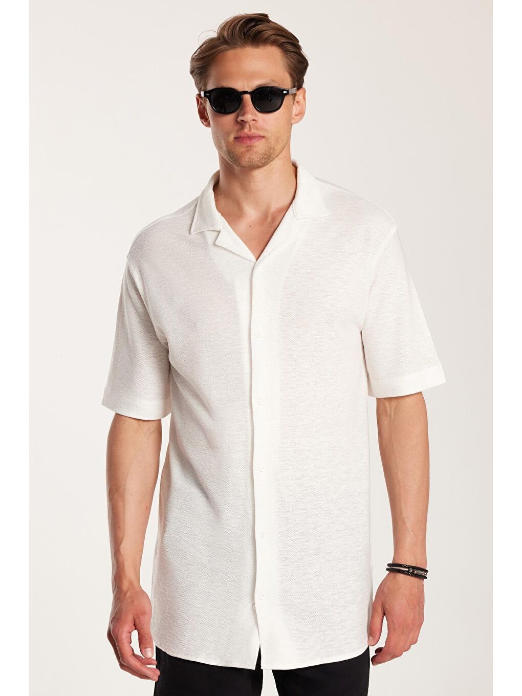Erkek Relax Fit Rahat Kesim Apaş Yaka Liyosel Kumaş Yumuşak Doku Nefes Alan Rahat Beyaz Gömlek-1