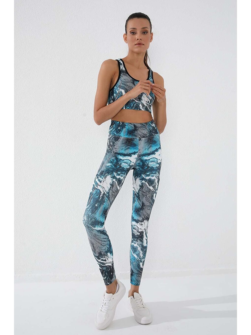 Mavi Karışık Batik Desenli Dar Kalıp U Yaka Kadın Spor Büstiyer - 97146-1