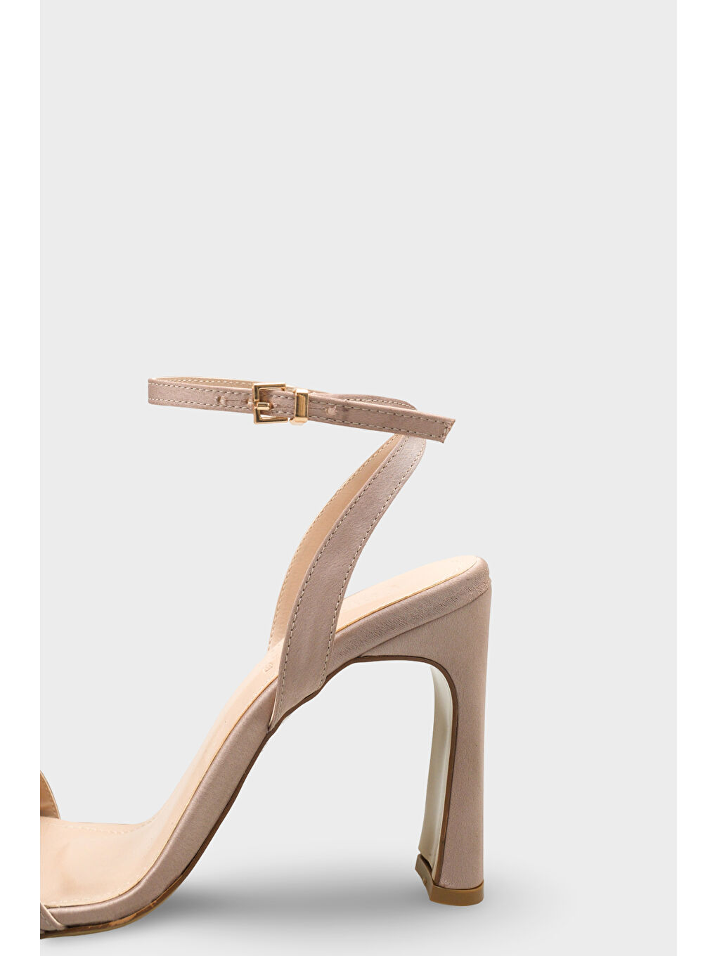 Bej Bessy Kare Burunlu Yüksek Topuklu Metal Aksesuarlı Bilekten Bantlı Kadın Ayakkabı-3