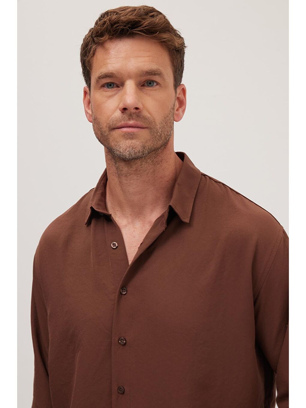 Oversize Mevsimlik Keten Dokulu Bol Kalıp Uzun Kollu Rahat Kullanım Erkek Kahverengi Gömlek-1