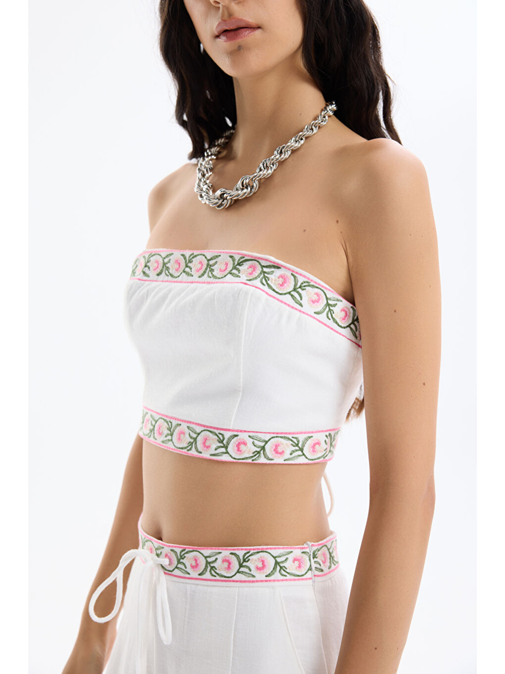 Nakış Detaylı Sırtı Bağlamalı Büstiyer Bluz Ekru-2