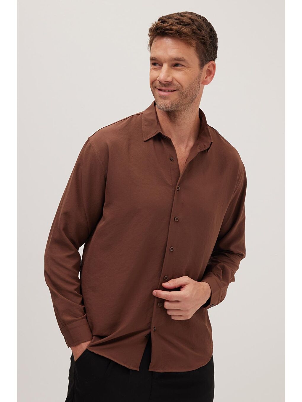 Oversize Mevsimlik Keten Dokulu Bol Kalıp Uzun Kollu Rahat Kullanım Erkek Kahverengi Gömlek-4