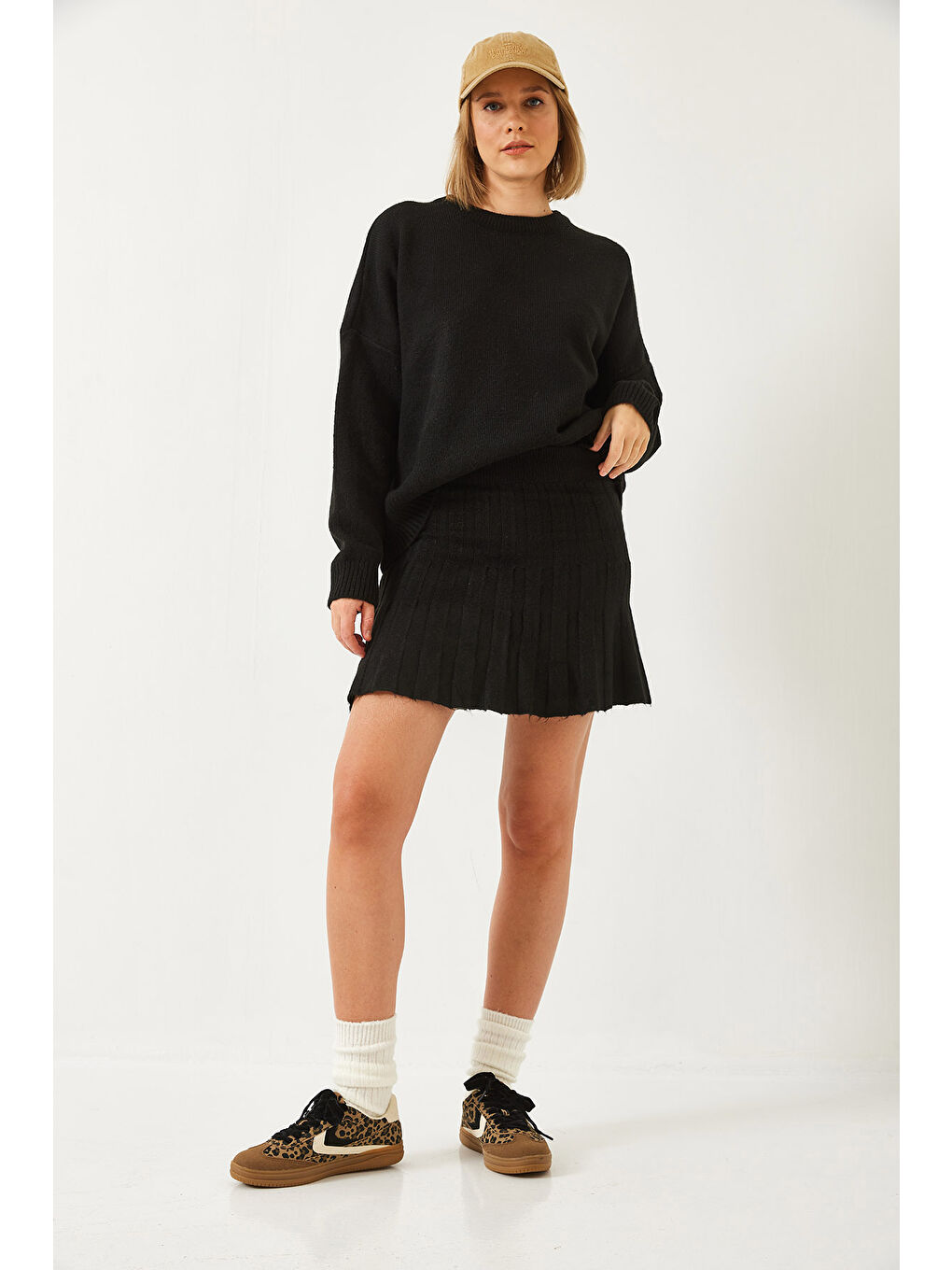 Siyah Kadın Etekli Triko Alt Üst Takım-1