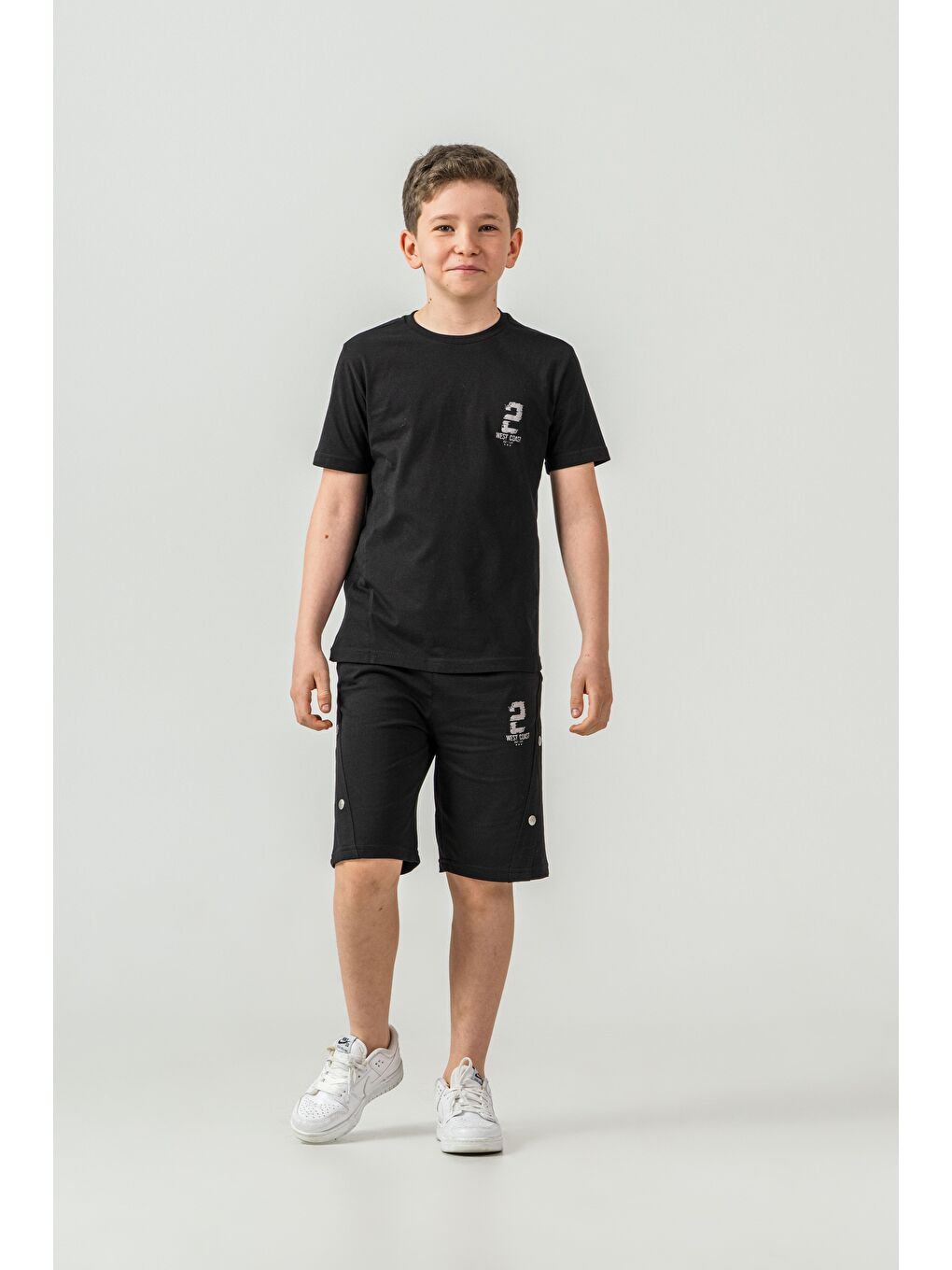 Siyah Üst Ön Baskılı Alt Çıtçıtlı Sol Bacak Baskılı Erkek Çocuk Şort - Tişört Takımı