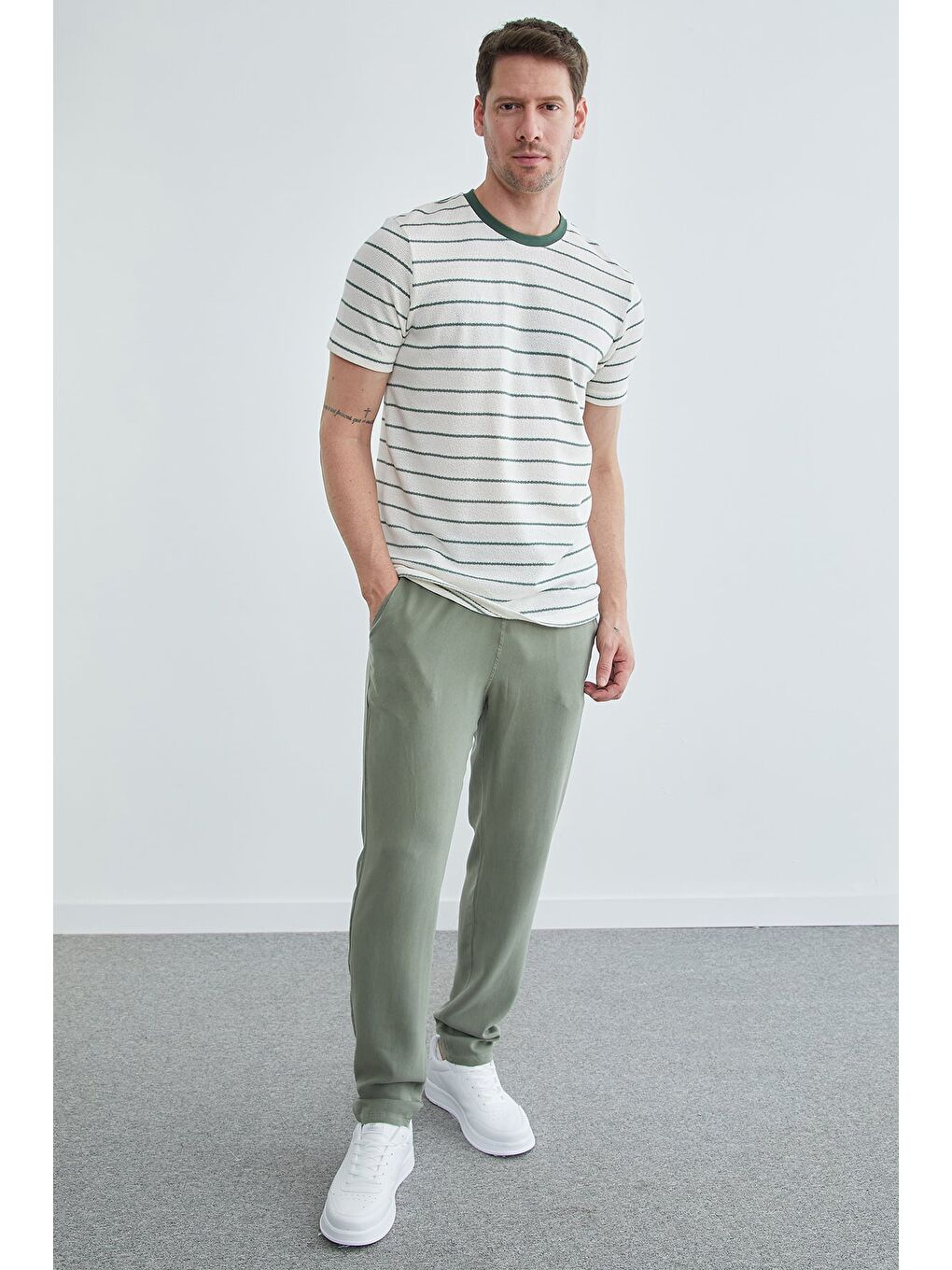 Haki Çizgili Bisiklet Yaka Triko Tişört-1