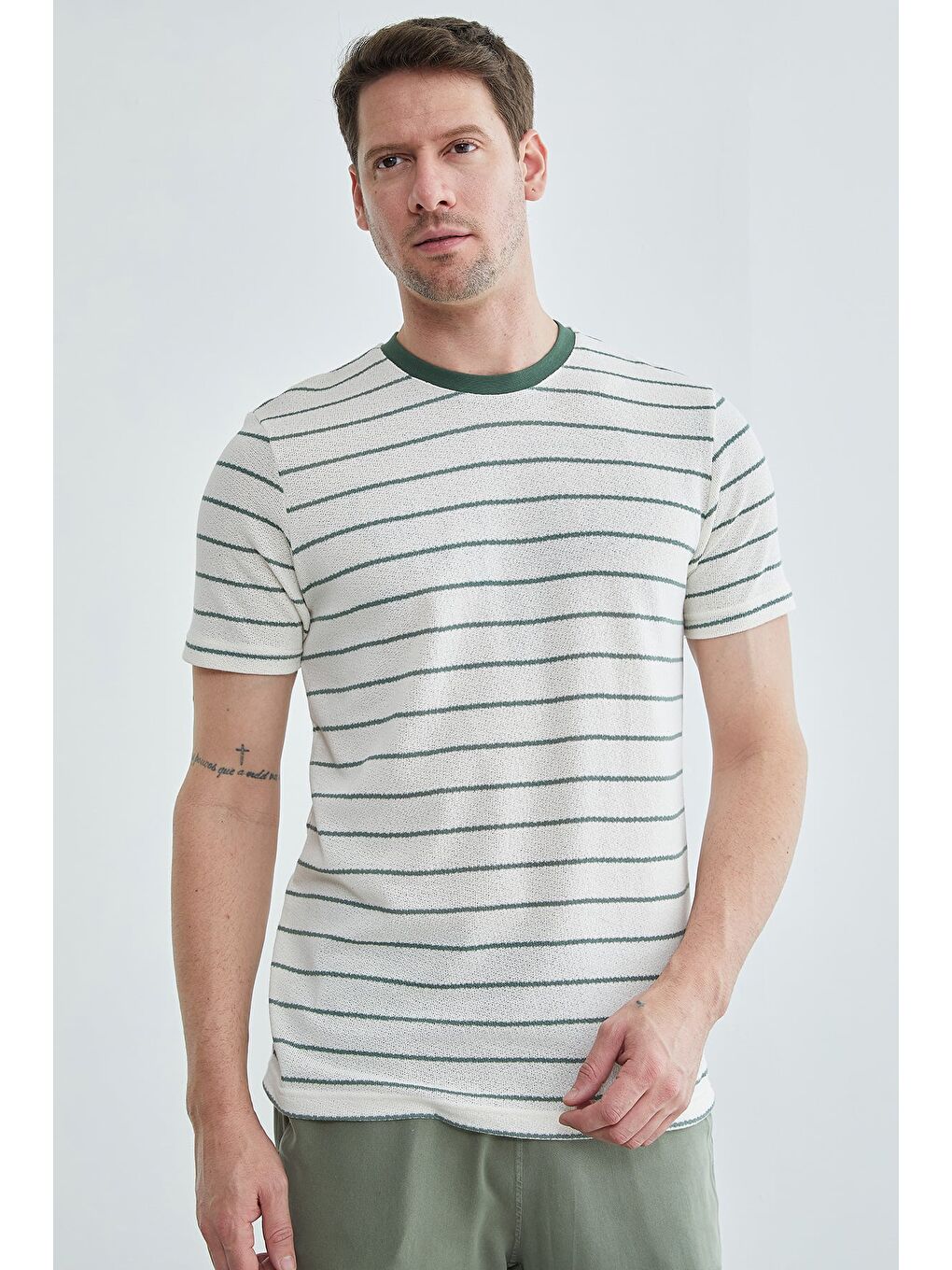 Haki Çizgili Bisiklet Yaka Triko Tişört-2