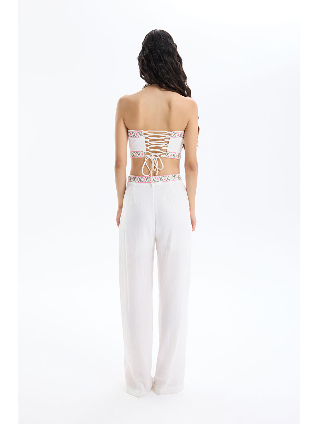 Nakış Detaylı Sırtı Bağlamalı Büstiyer Bluz Ekru-4