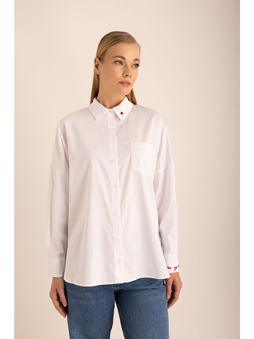 Beyaz Nakışlı Pamuk Gömlek-1