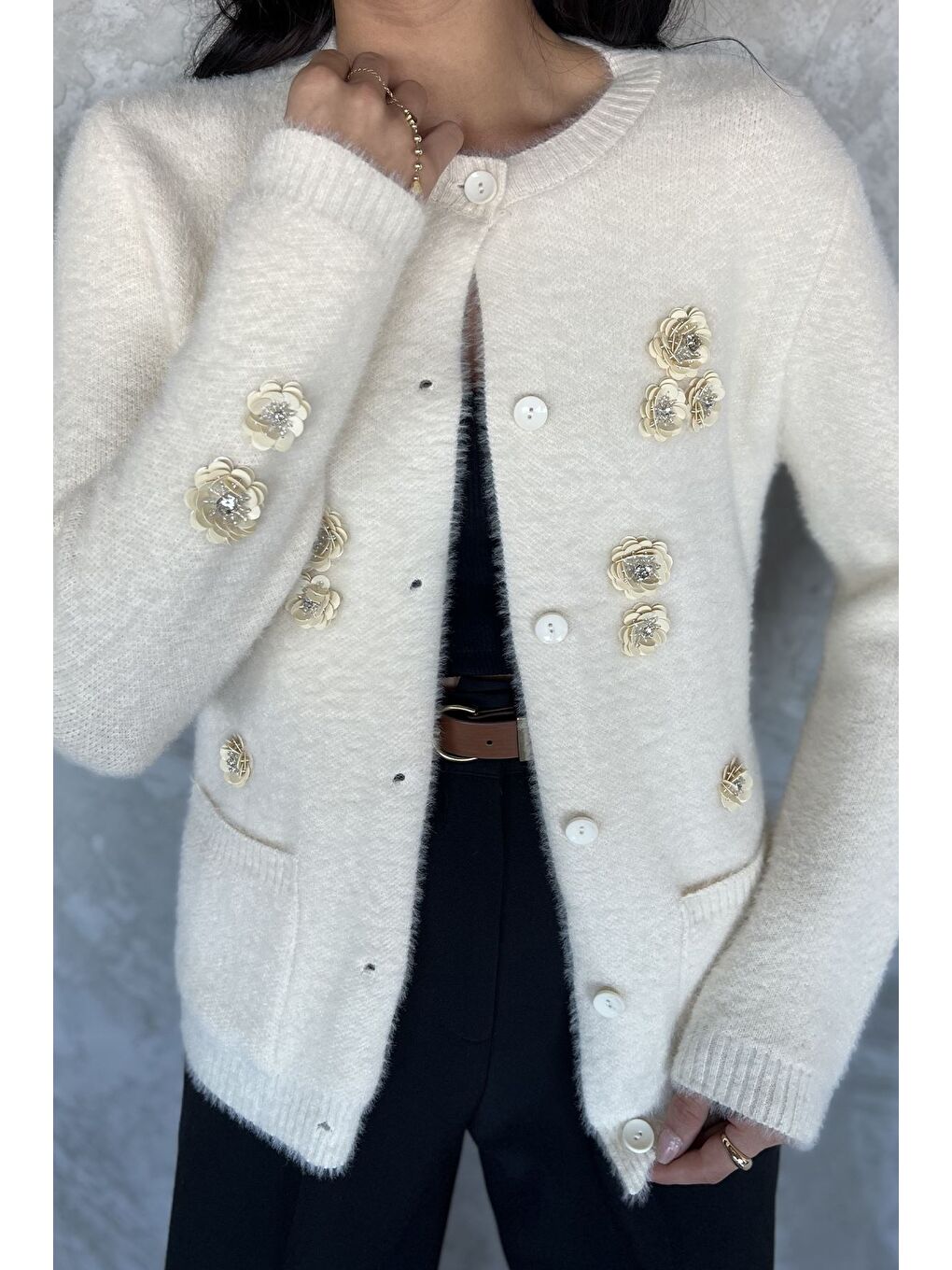 Ekru Kadın Pul İşlemeli Yumoş İplik Triko Ceket