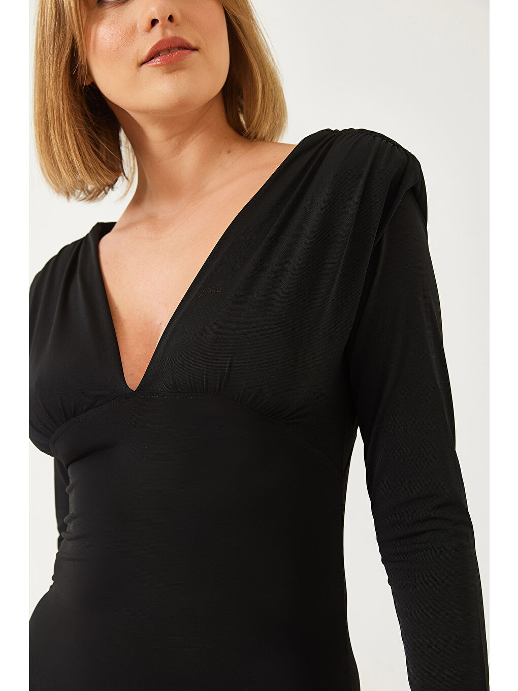 Siyah Kadın V Yaka Omuz Vatkalı Candy Kumaş Elbise-4