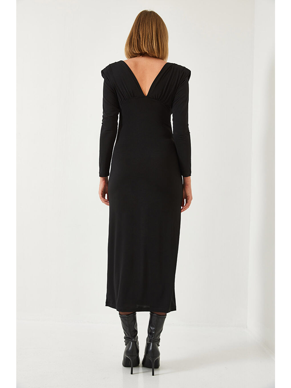 Siyah Kadın V Yaka Omuz Vatkalı Candy Kumaş Elbise-5