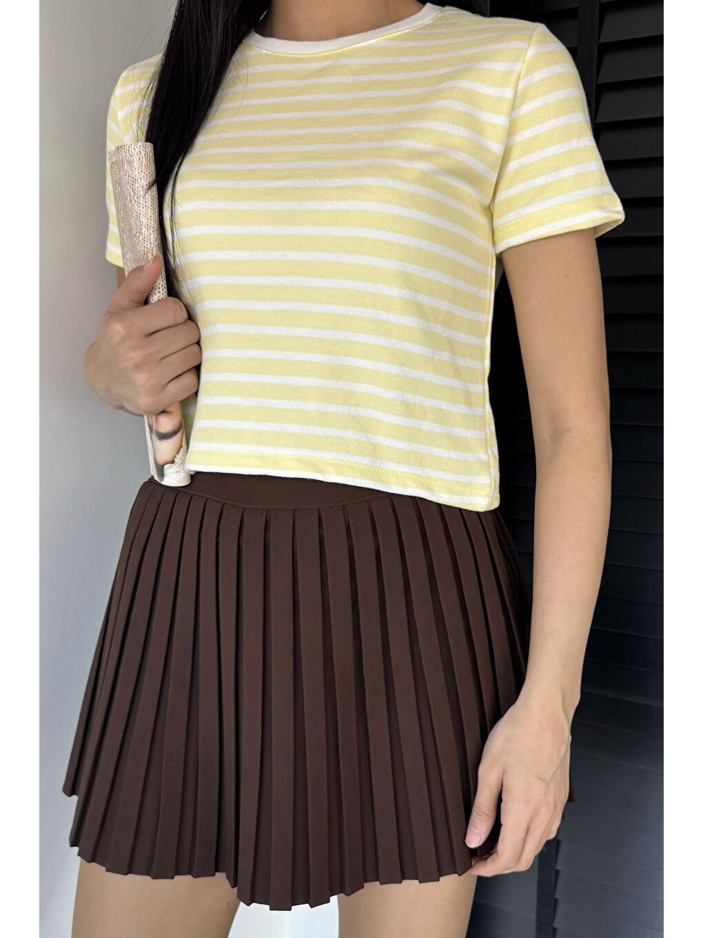 Sarı Kadın Şerit Desenli Bisiklet Yaka Tişört