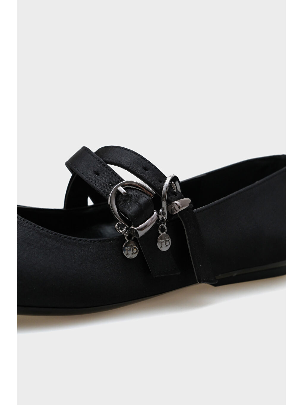 Siyah Azalea Çift Bantlı Tokalı Babet-3