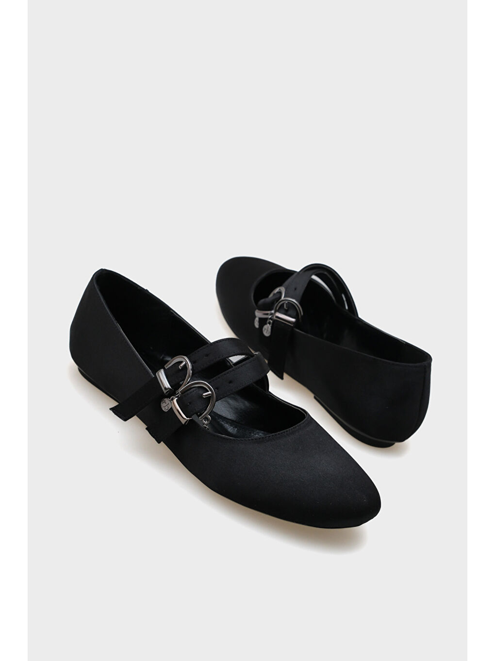 Siyah Azalea Çift Bantlı Tokalı Babet-4