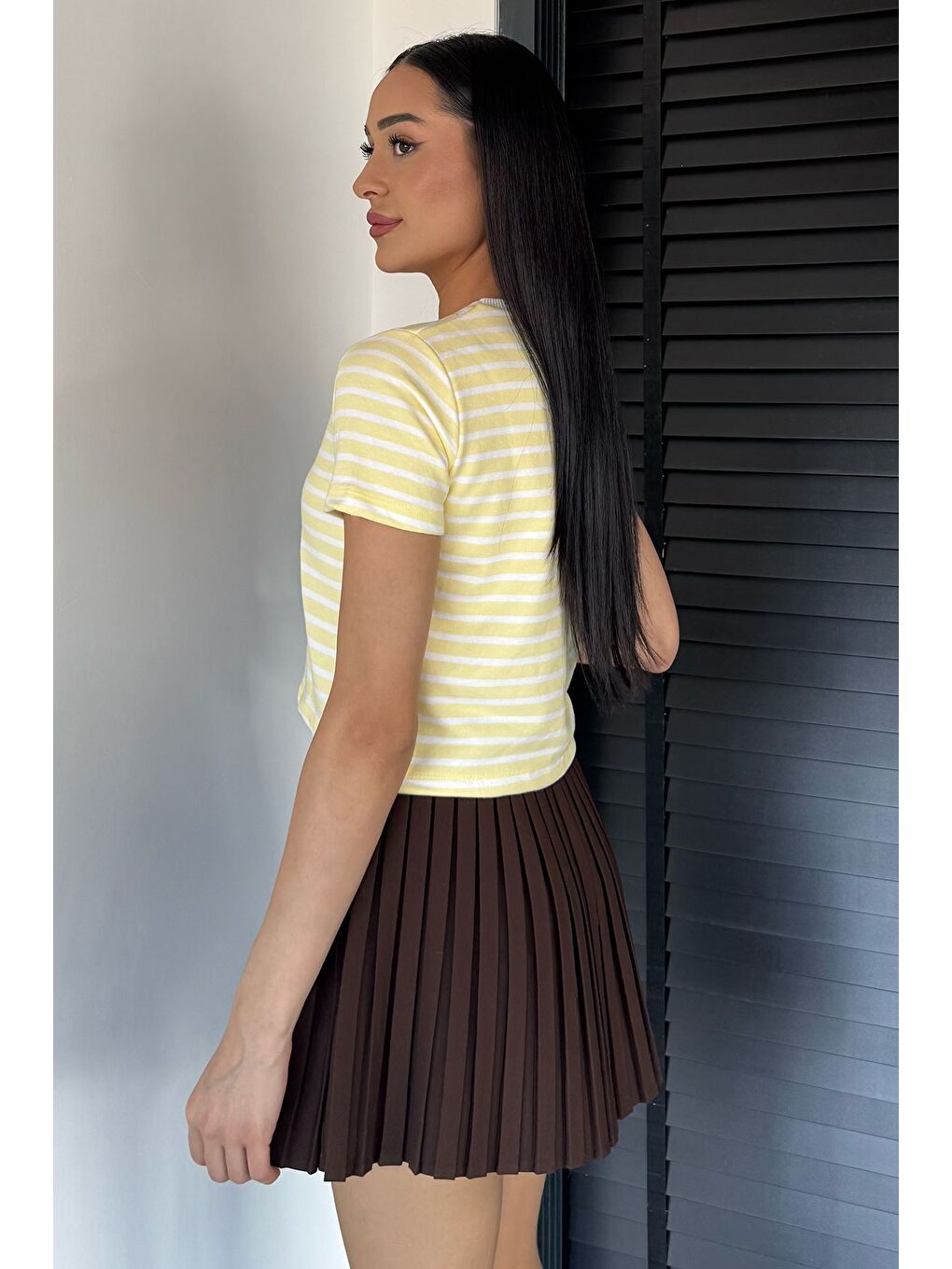 Sarı Kadın Şerit Desenli Bisiklet Yaka Tişört-3