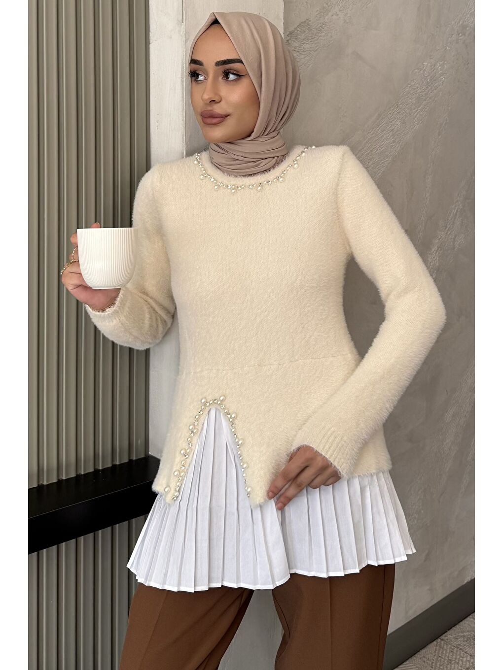 Ekru İnci Ve Taş İşlemeli Garnili Yumoş Tesettür Triko Kazak (s-m-l Beden Uyumludur.)