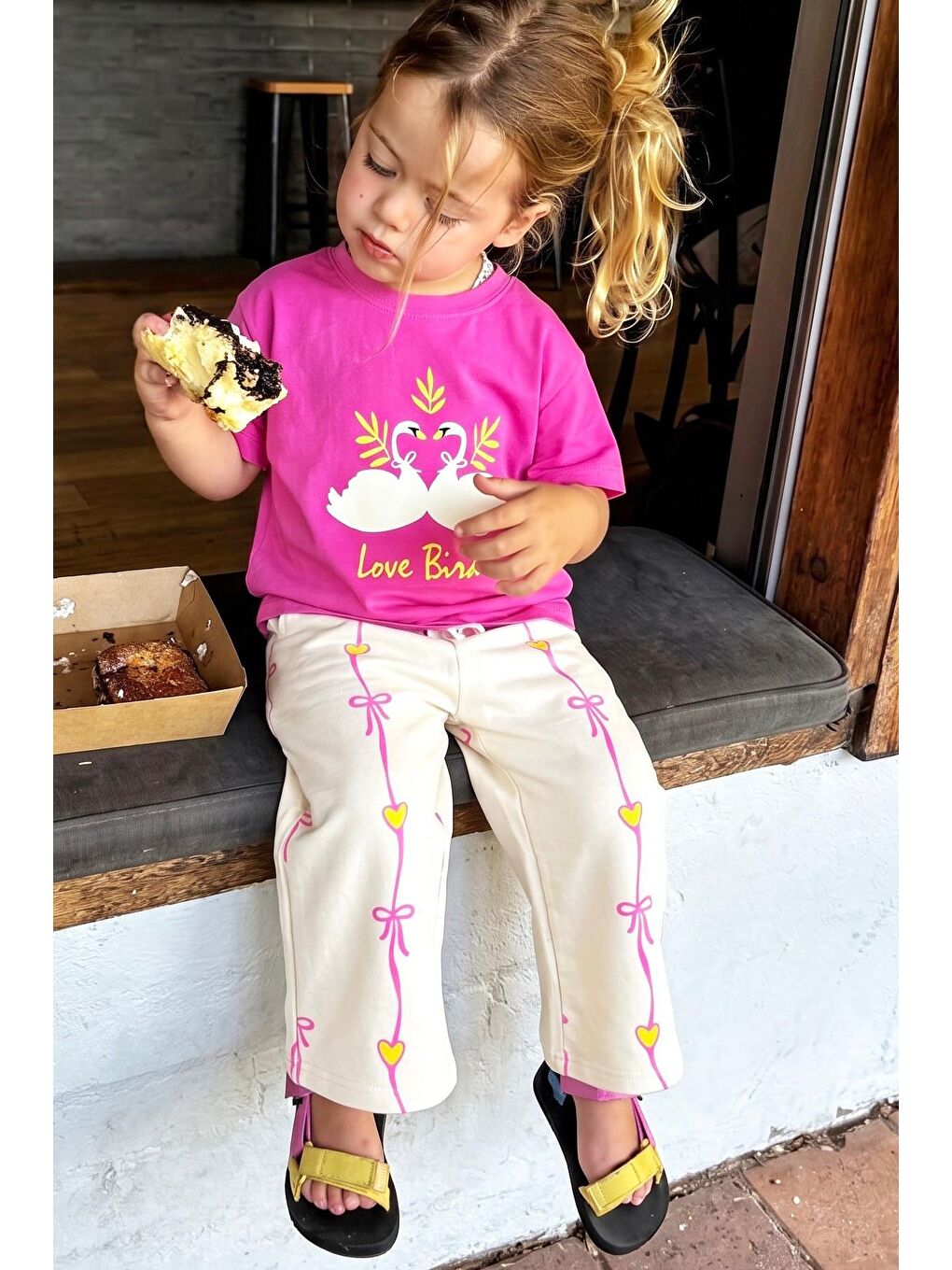 Kız Çocuk Pamuklu Kuğu Baskılı Pembe T-Shirt Ve Eşofman Alt Üst Takım