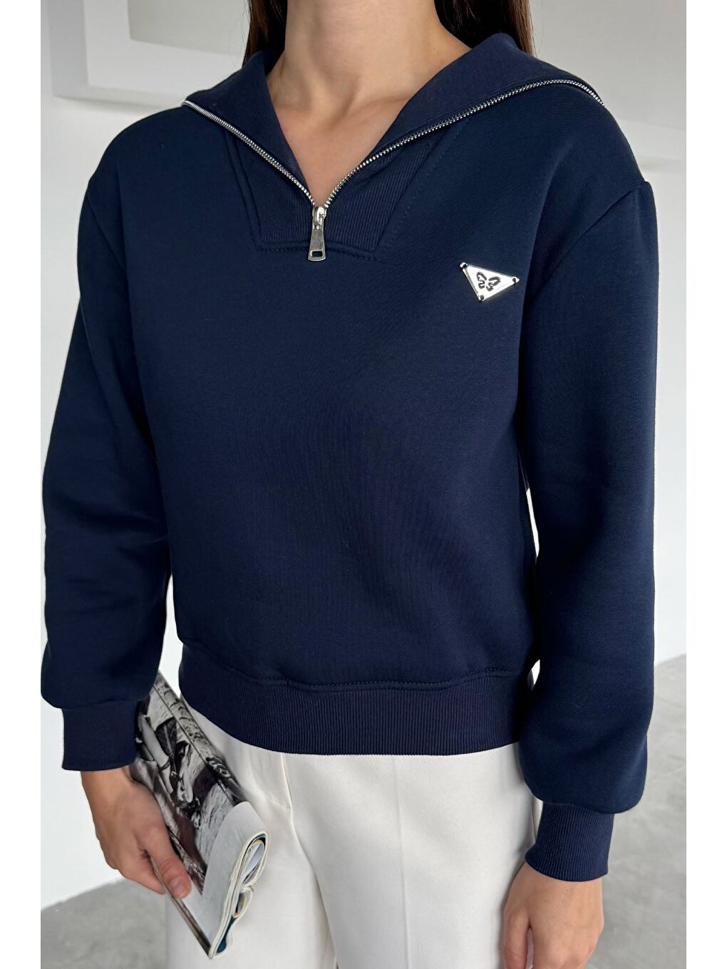 Lacivert Kadın Yarım Fermuarlı Metal Aksesuarlı Şardonlu Sweatshirt-2