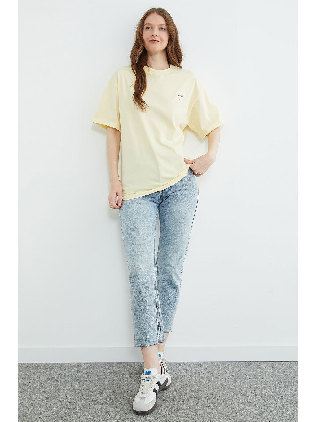 Sarı Ördek Nakışlı Bisiklet Yaka Tişört-2