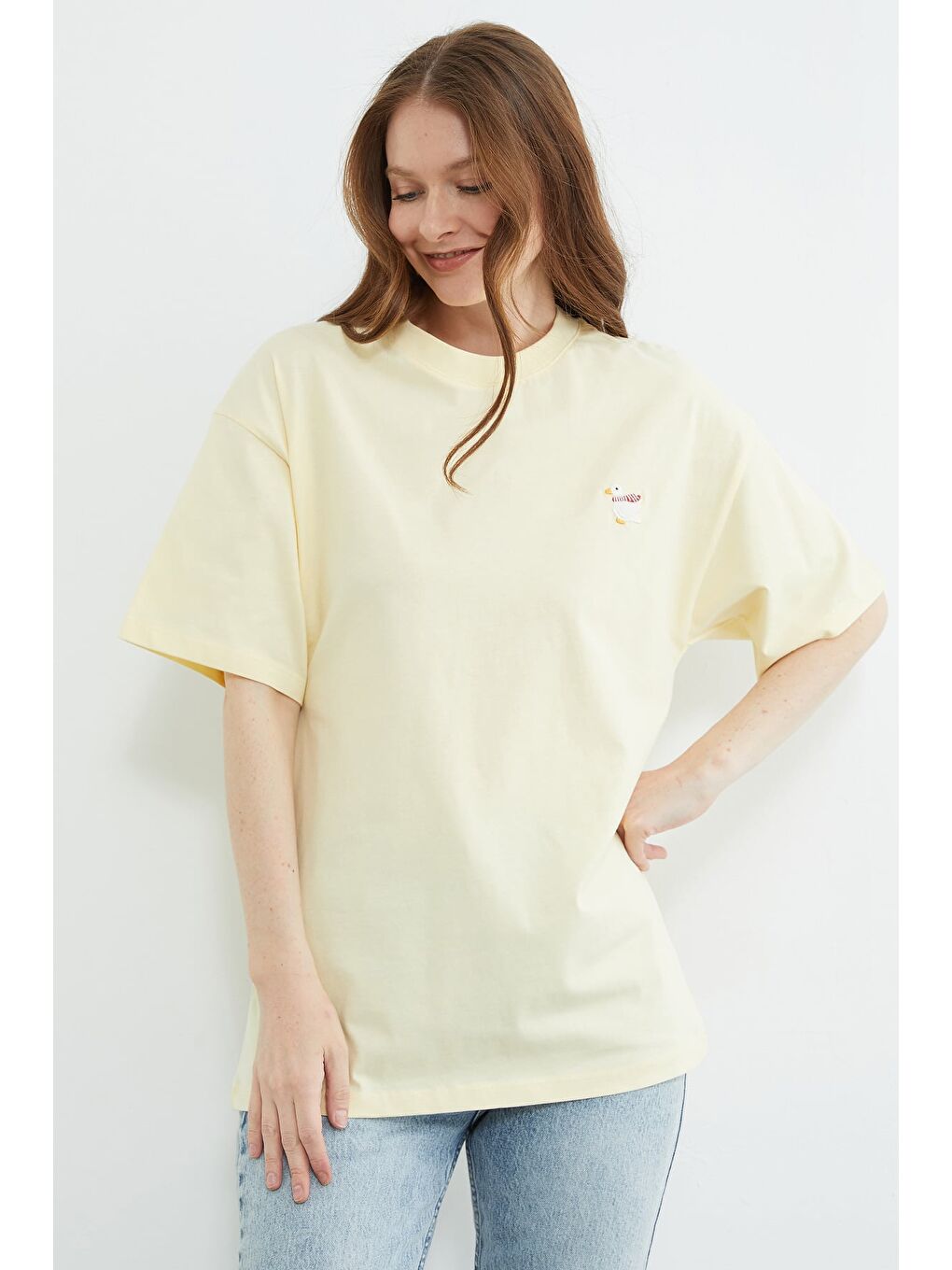 Sarı Ördek Nakışlı Bisiklet Yaka Tişört-3