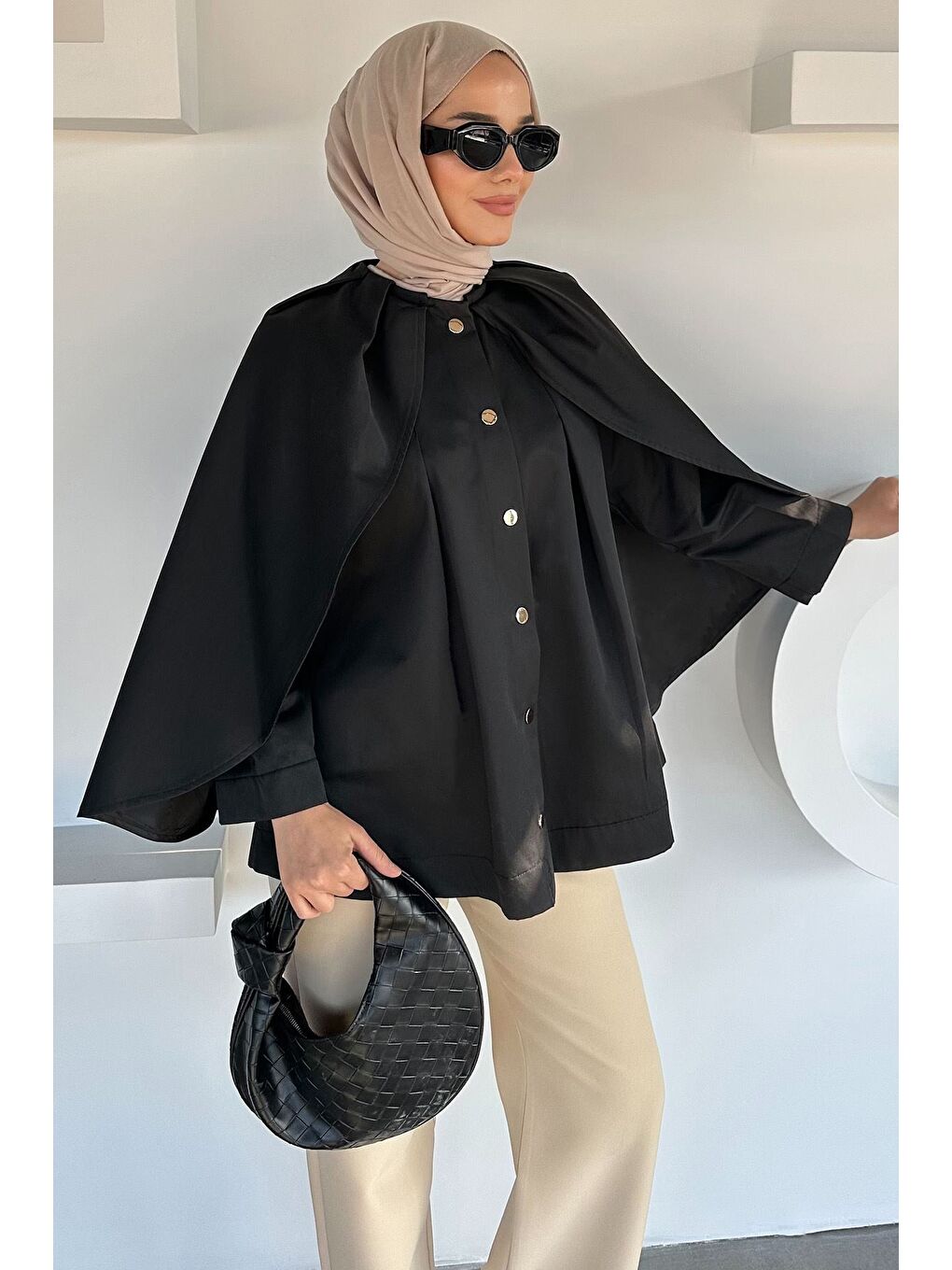 Siyah Ön Çıtçıtlı Pelerinli Tesettür Ceket-2