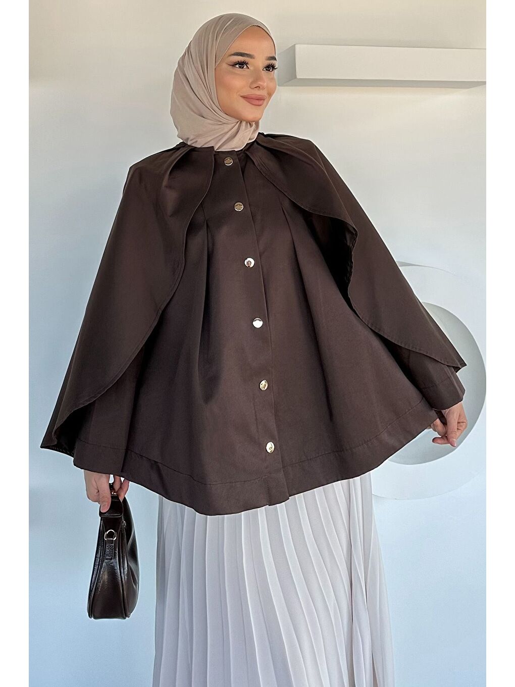 Kahverengi Ön Çıtçıtlı Pelerinli Tesettür Ceket-3