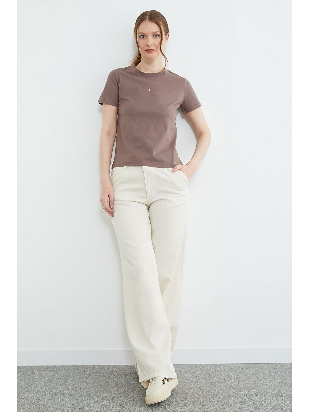 Kahverengi Anahtar Aksesuarlı Bisiklet Yaka Tişört-2