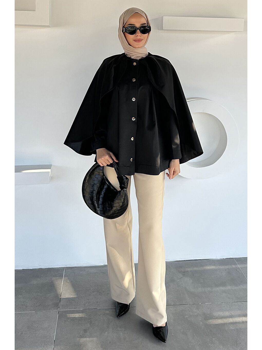 Siyah Ön Çıtçıtlı Pelerinli Tesettür Ceket-4