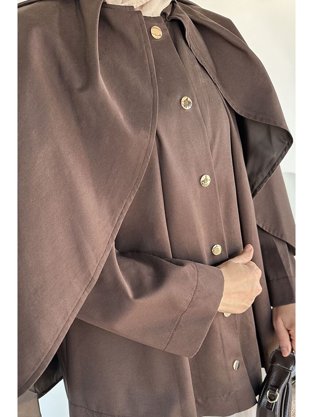Kahverengi Ön Çıtçıtlı Pelerinli Tesettür Ceket-8