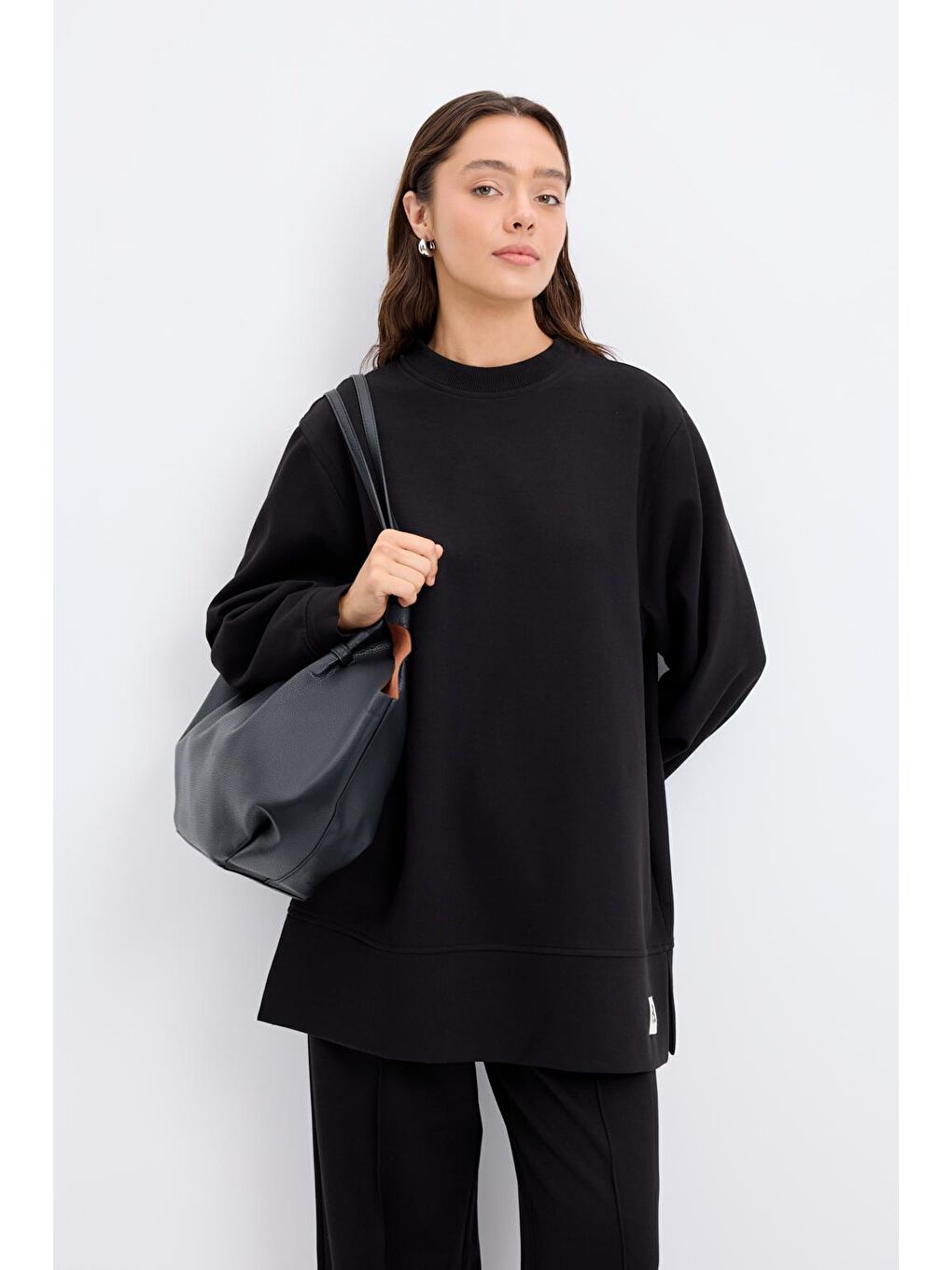 Oversize Yandan Yırtmaçlı Sweatshirt Siyah