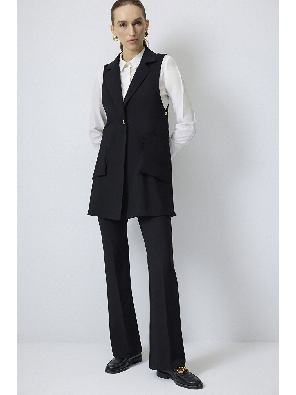 Siyah Gold Düğme Detaylı Yelek-1