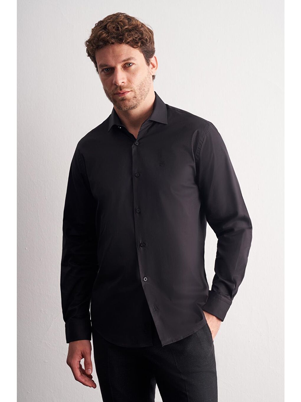 Siyah Yarım İtalyan Yaka Uzun Kol Slim Fit Pamuklu Gömlek 1004255189