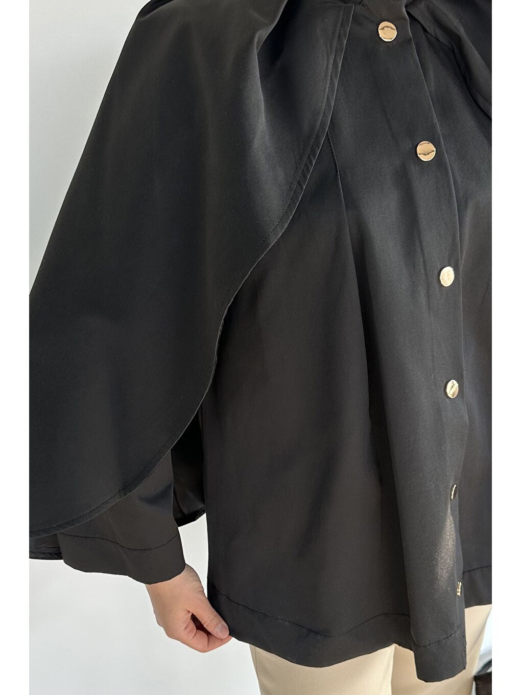 Siyah Ön Çıtçıtlı Pelerinli Tesettür Ceket-6