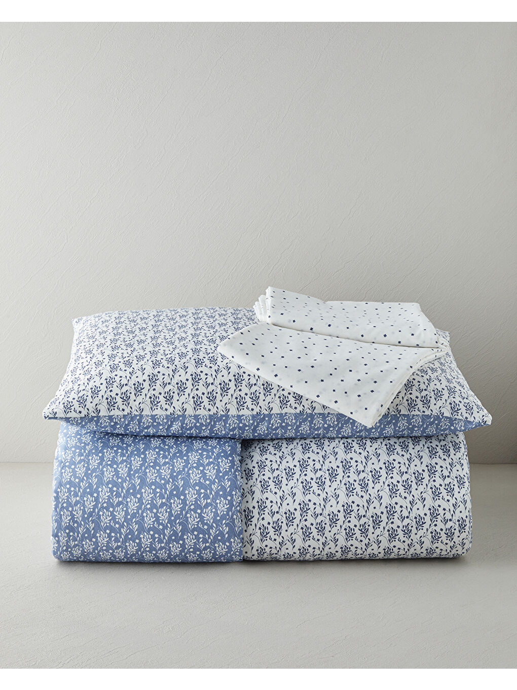 Fragile Ivy Kolay Ütülenir Çarşaflı Tek Kişilik Nevresim Takımı 160x220 cm Lacivert