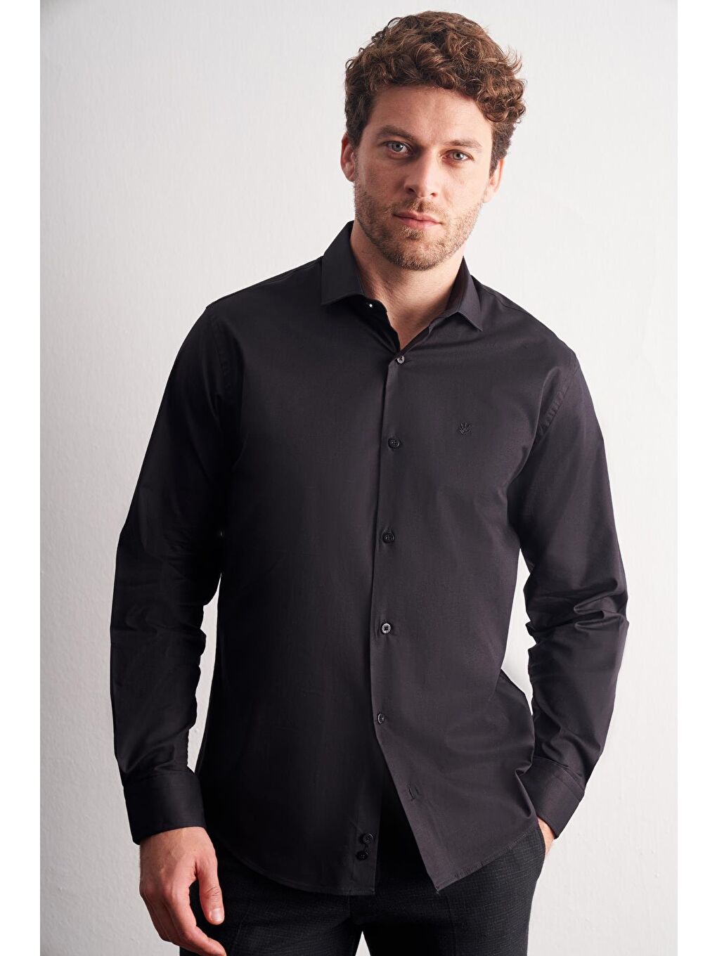 Siyah Yarım İtalyan Yaka Uzun Kol Slim Fit Pamuklu Gömlek 1004255189-2