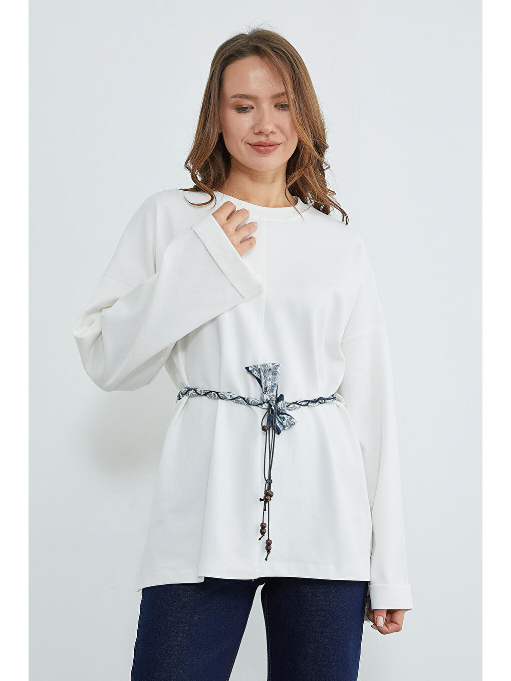 Beyaz Kemerli Yırtmaçlı Geniş Kol Tunik-1