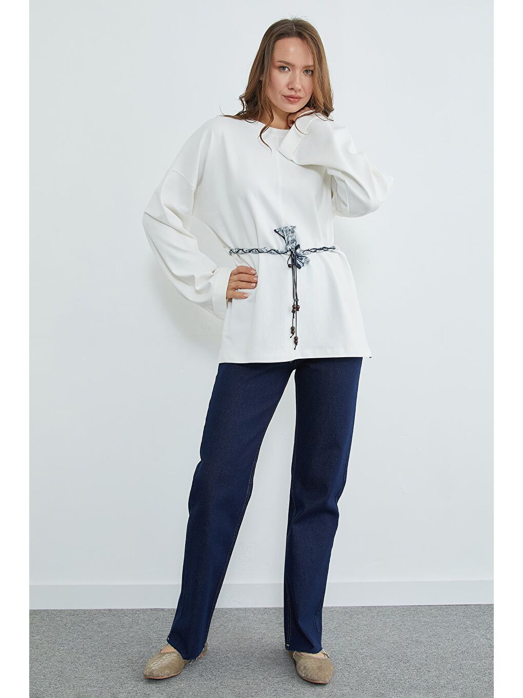 Beyaz Kemerli Yırtmaçlı Geniş Kol Tunik-2